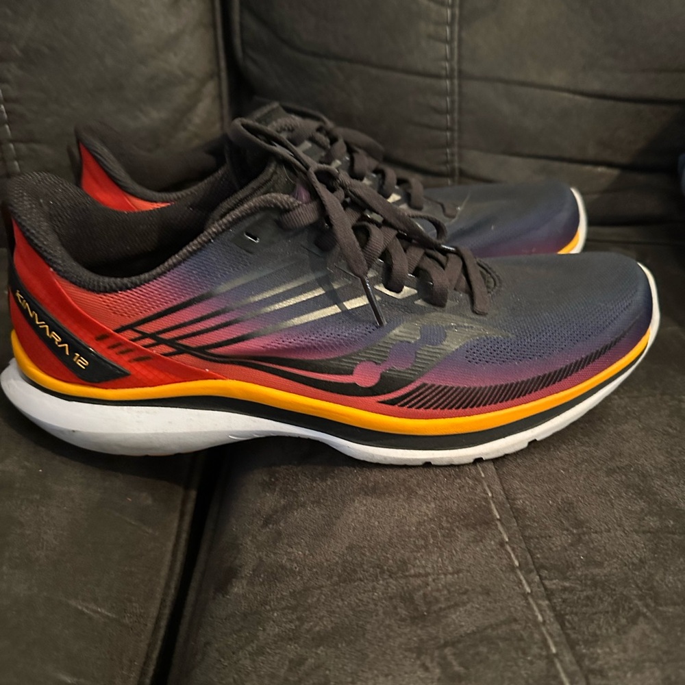 Saucony Kinvara 12  Athletic Shoes with Dynamic Design